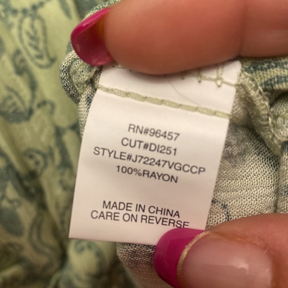 LUQ Green Paisley Blouse with Tie Front Size Large - Picture 11 of 12